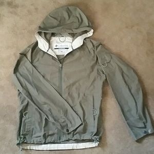 Columbia windbreaker with hood Size small
